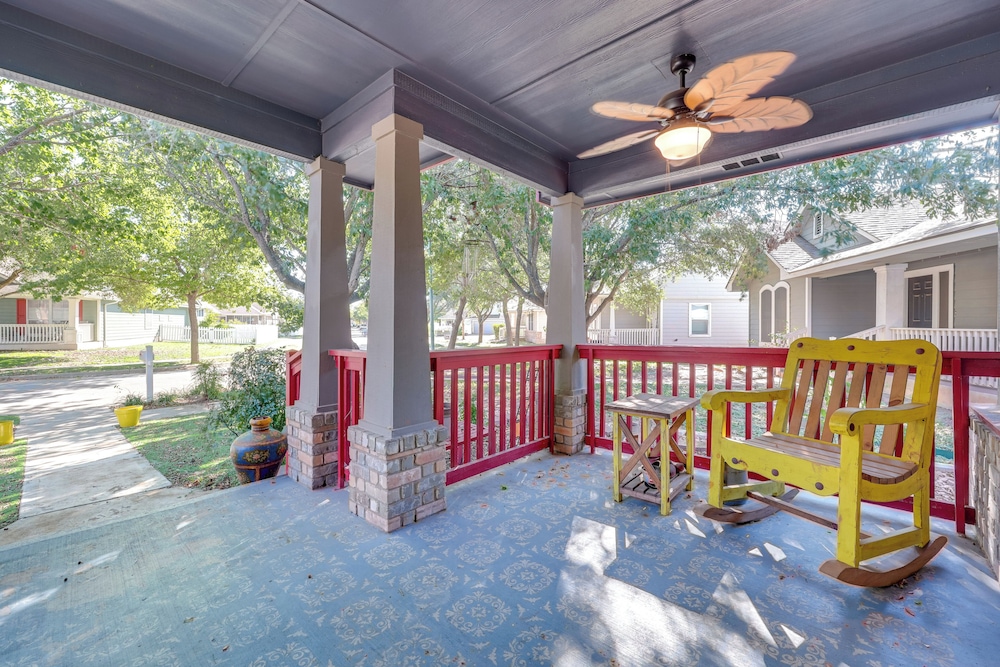 Dog-friendly Retreat w/ Yard, 22 Mi to Dtwn Austin