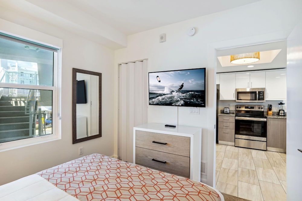 Oceana 301 East