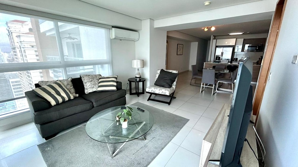 Ocean Cafe I Spacious 1 BDR Apt With Sea View