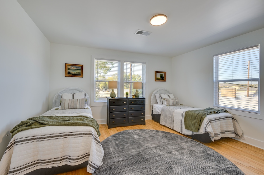 Modern Milledgeville Getaway: Walk to Downtown!