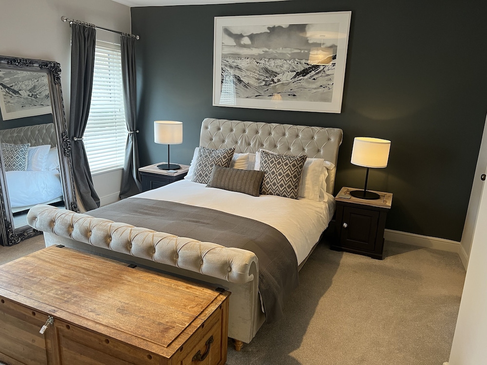 Bury St Edmunds Vacations - Luxurious Victorian Villa With Parking, Sleeps six - Property Image 1