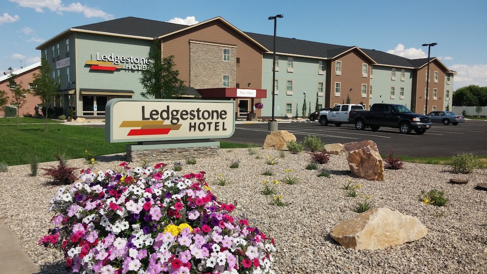 Vernal Vacations - Ledgestone Hotel Vernal - Property Image 12