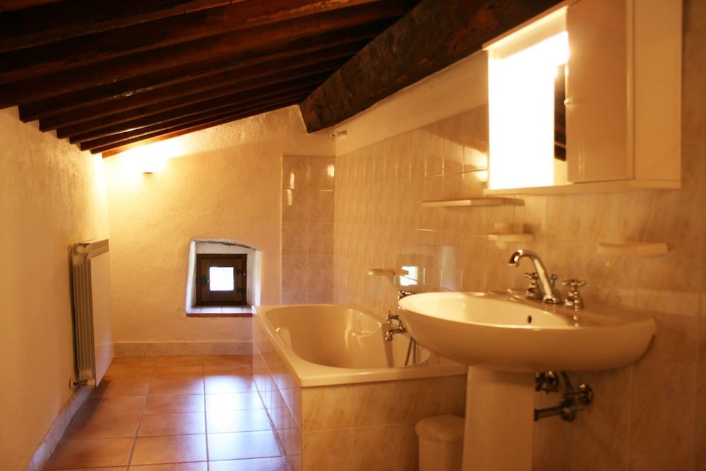 Cortona Vacations - Stunning private villa with private pool, WIFI, TV, pets allowed and parking, close to Cortona - Property Image 10