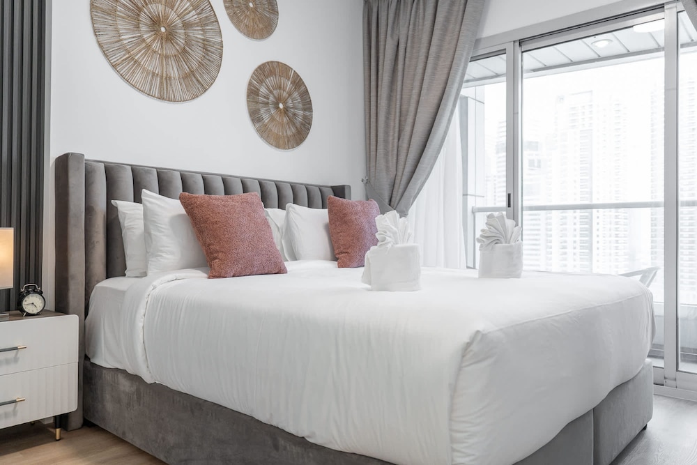 Cozy 1BR Gem in Marina With City Views