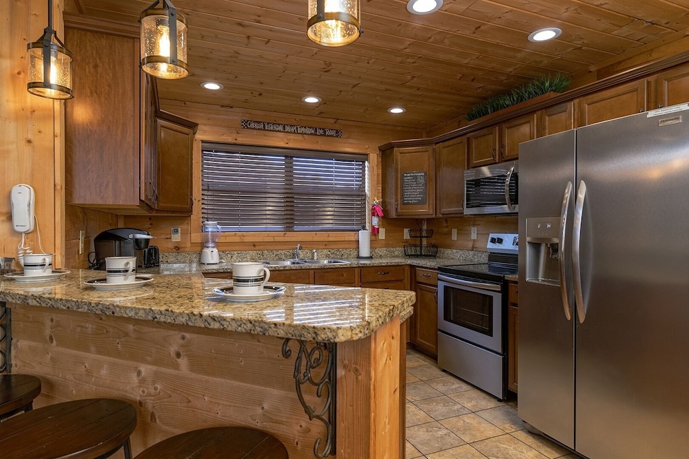 Appalachian Lodge - 4 Bedrooms, 4 Baths, Sleeps 14 Home by RedAwning