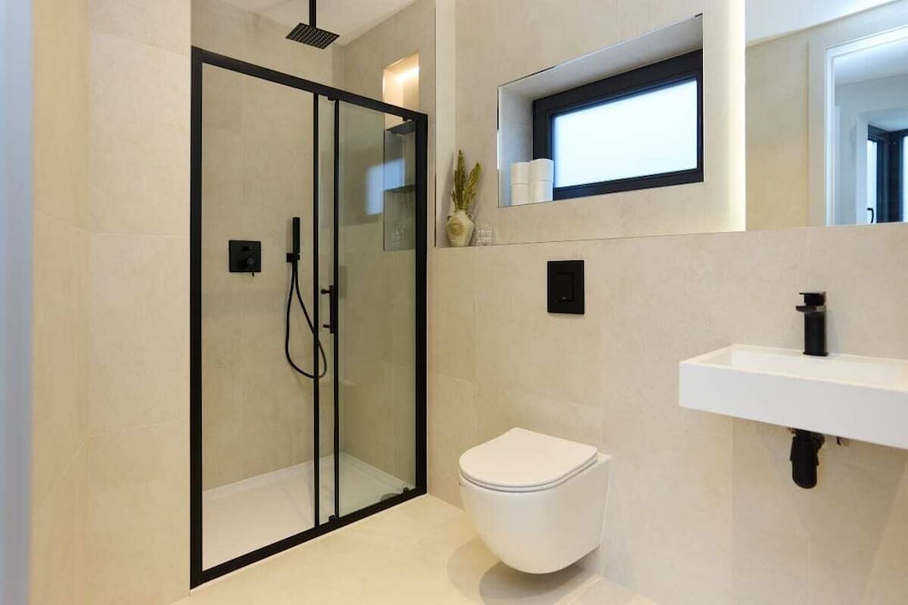 The Letchford Garden Mews - Elegant 2bdr House With Garden & Patio