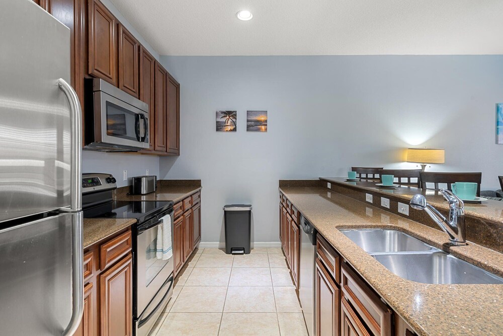 8963 Majesty Palm Rd