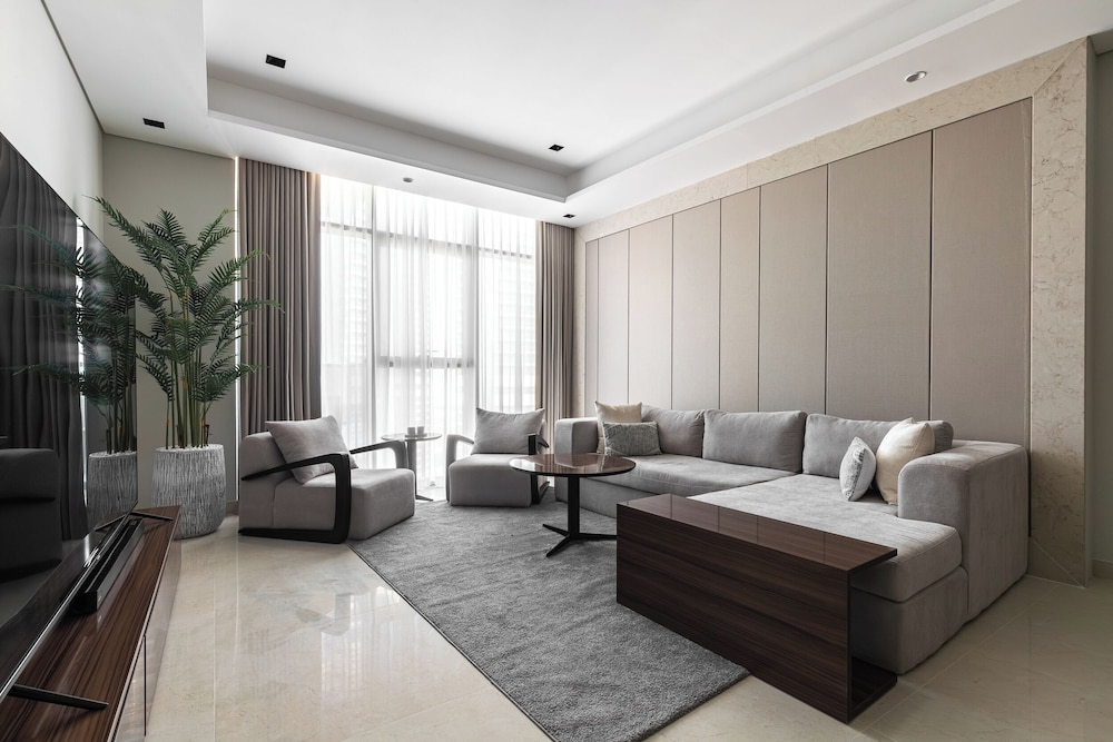 SIMPLY COMFORT Skyline Apts at Nobles Tower with Luxury Burj View