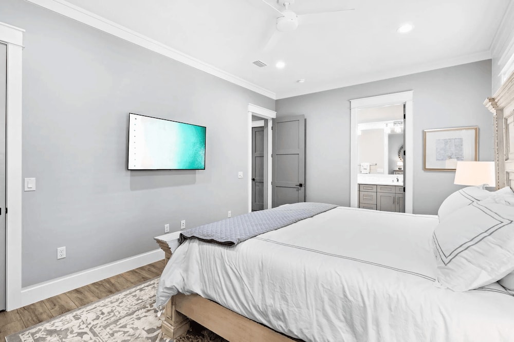 Cabana Blue by Avantstay Golf Cart Included Pool Access Walk to Beach