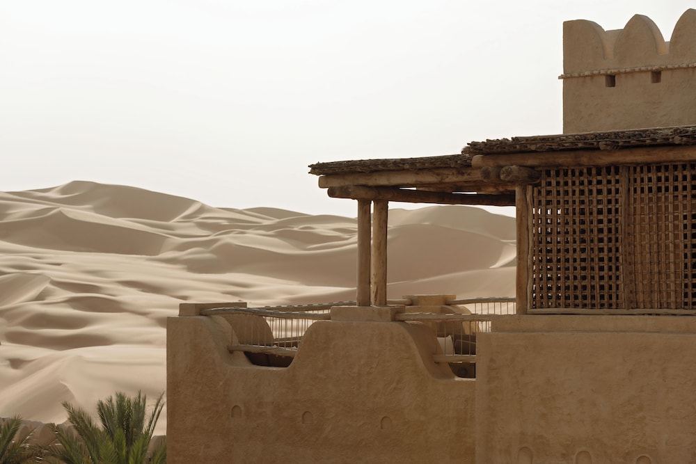 Hotel Qasr Al Sarab Desert Resort by Anantara - Image 1