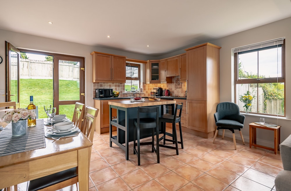 2 Bedroom Home in Kenmare With sea Views to Sleep 4
