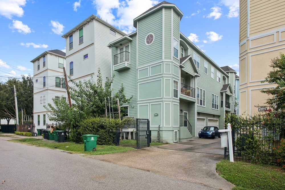 Stylish Houston Heights House 3 Bedroom Townhouse