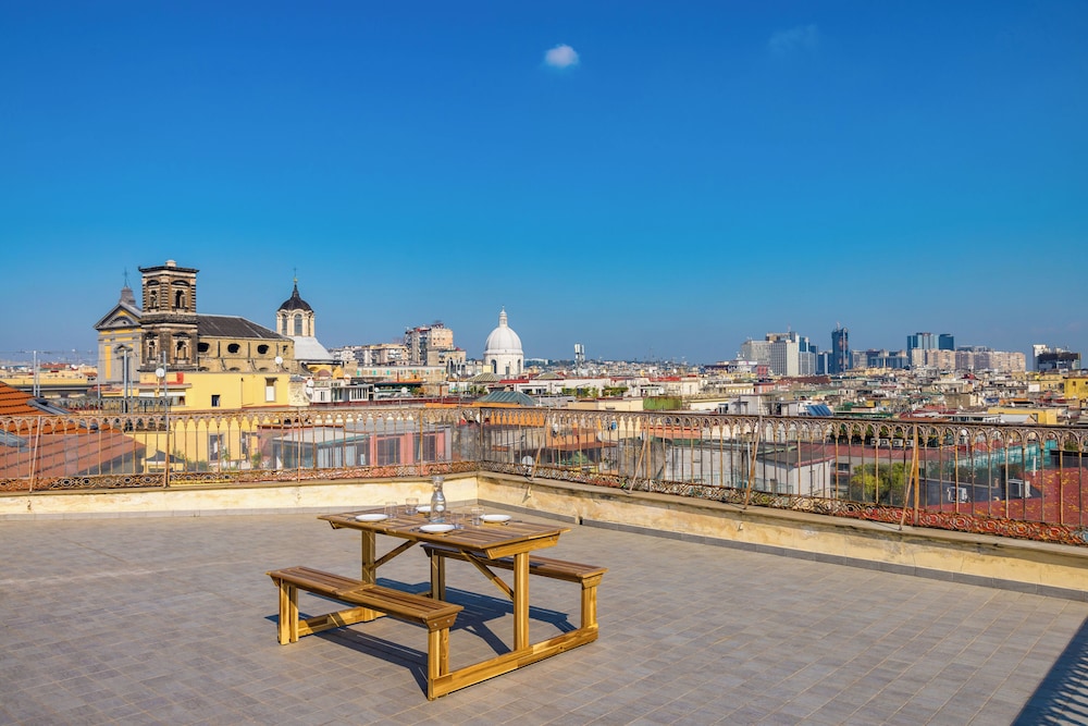 Un Terrazzo Panoramico su Napoli