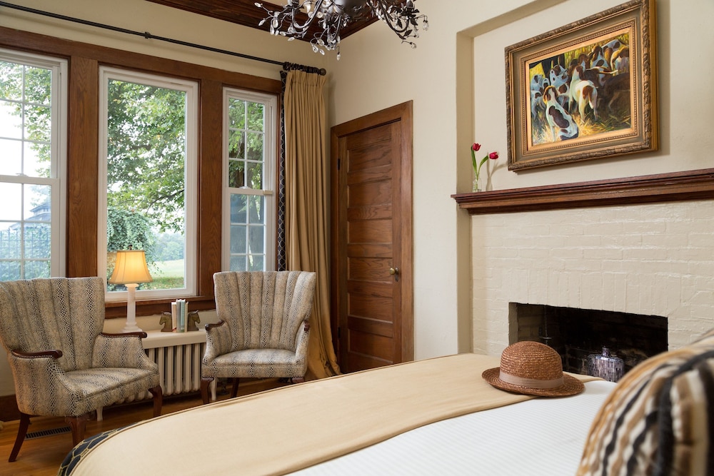 Glen Gordon Manor