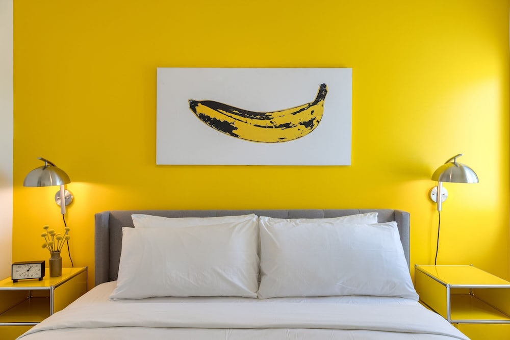 Dual Bachelor Pads w Rooftop Lounge Games Sleeps 26 5 Min to Broadway