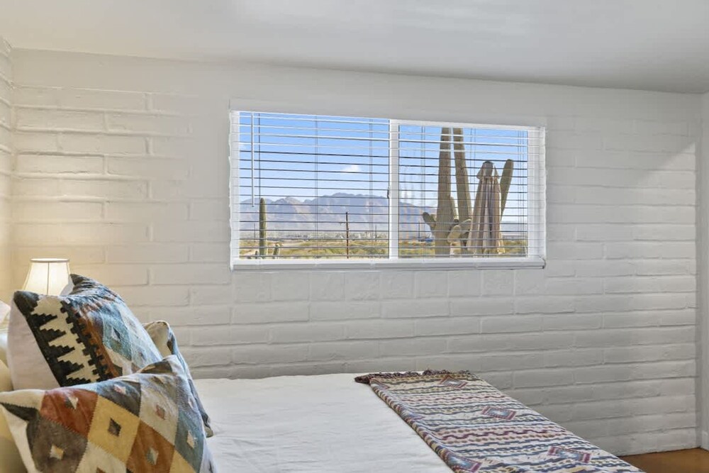 Panoramic Mountain Views Heated Pool 2 Kitchens