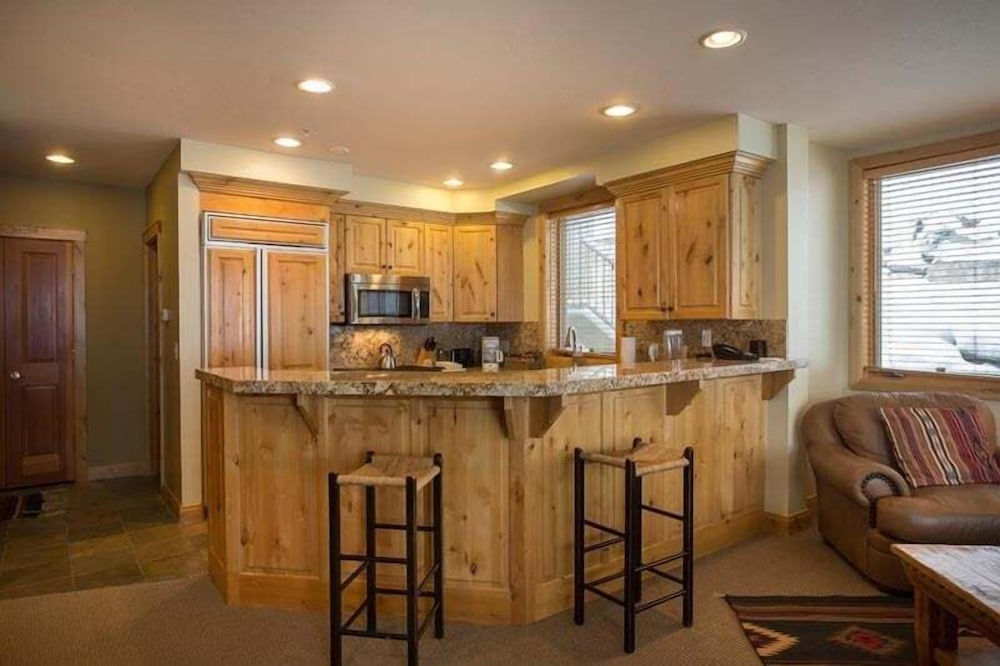Trail's End Lodge at Deer Valley Resort - One Bedroom Residence with Spa #204 1 Condo
