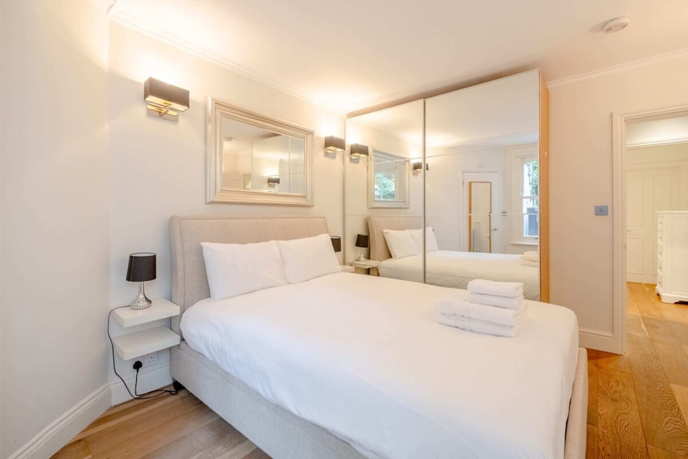 Gorgeous 2BD Flat With Patio - South Kensington!