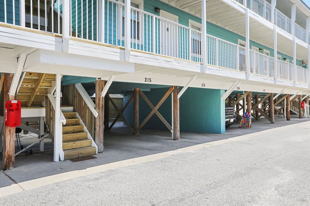 Sunrise Village 215- 2BR 1BA Gulf Front Sleep 6