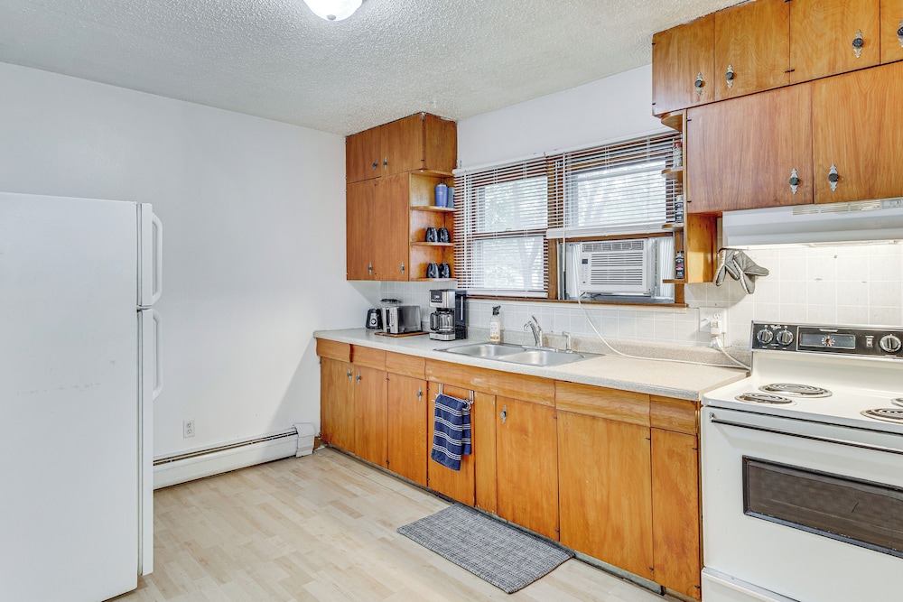 1 Mi to Downtown Bismarck! Residential Duplex