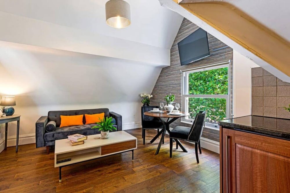 Host Apartments Kensington Quarters III