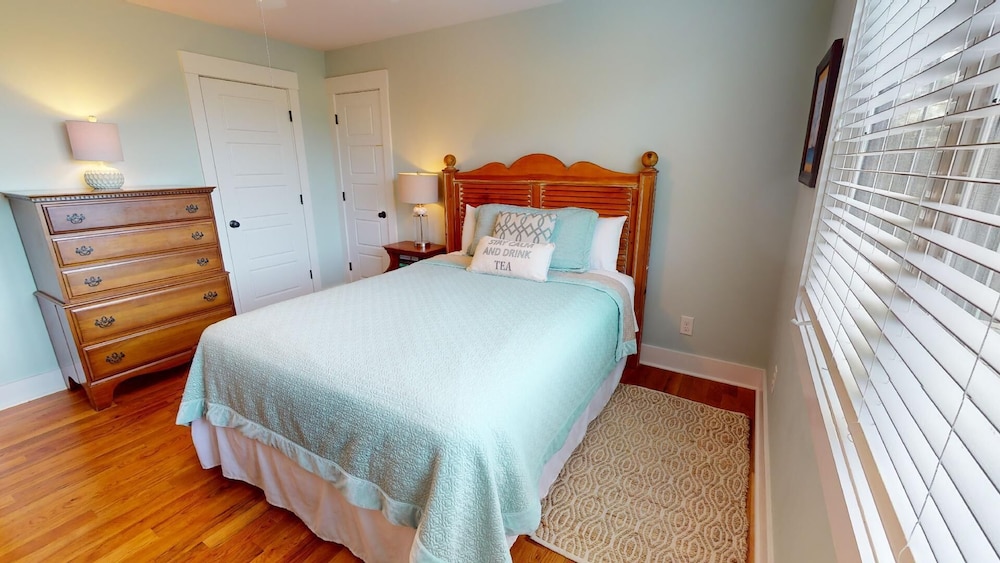 1313 6th Avenue - Rest A Shore