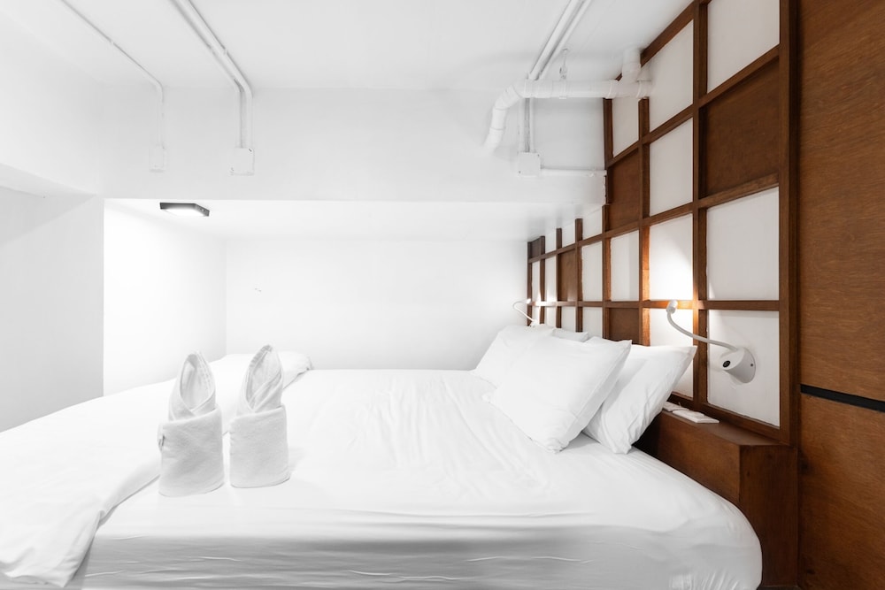 Book a Bed Poshtel - Hostel
