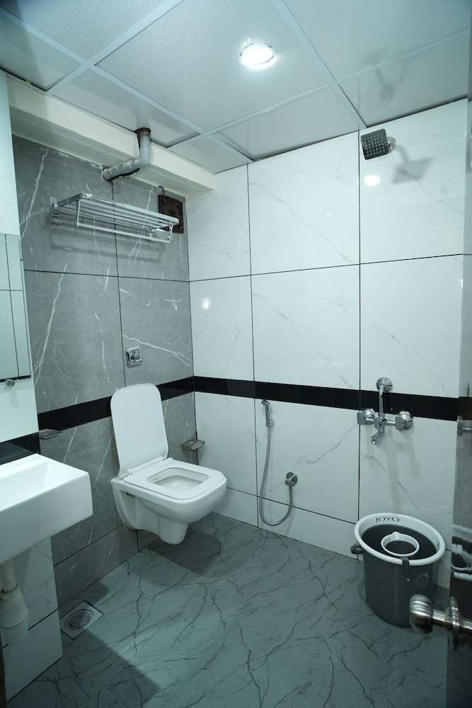 Hotel Rinza Residency
