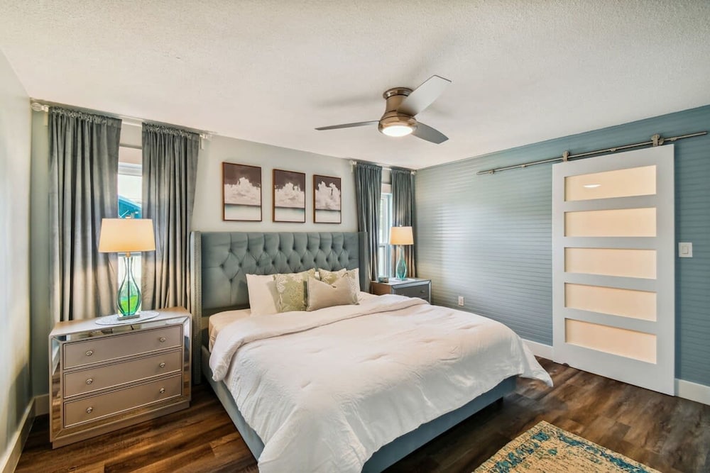 Tropical Pool Retreat in Tarpon Springs