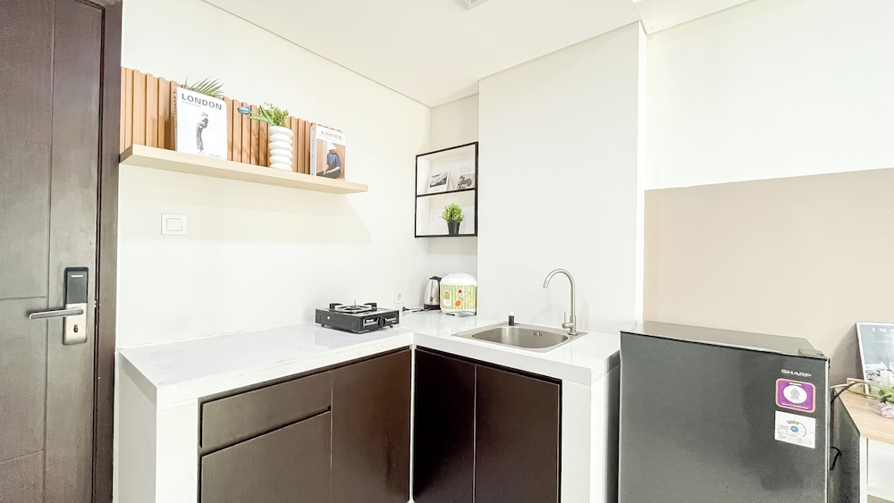 Studio Near Kalideres Station At Daan Mogot City Apartment