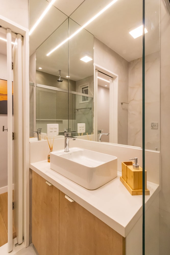 Loft With Soundproof Windows 5-minute Walk to the Beach Nsc304