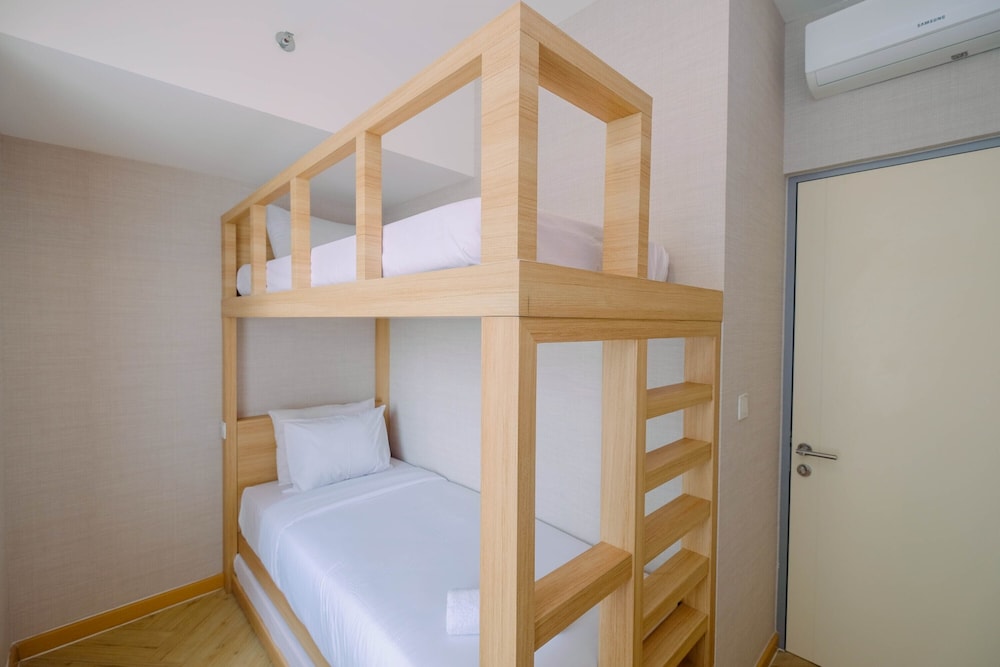 Relax 3BR Apartment at M-Town Residence view 3