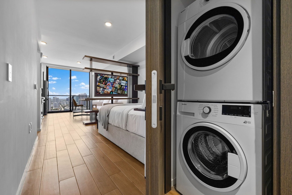High-Floor Studio with Incredible Views