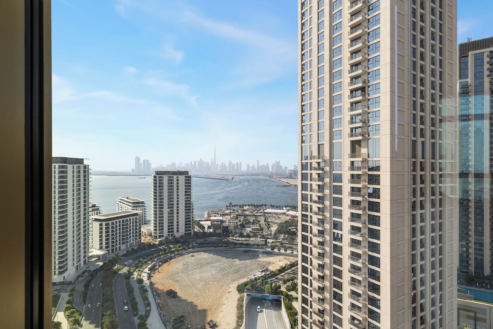 Serene 1BR Escape with Burj Khalifa View