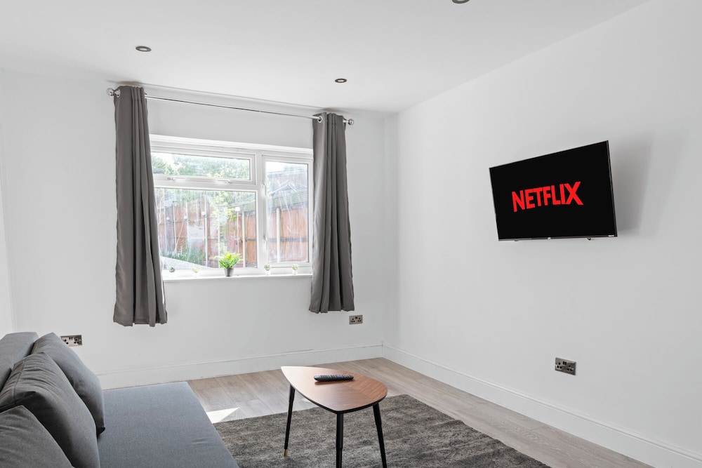Isimi Luxurious House 4-bed in Alfreton Derby