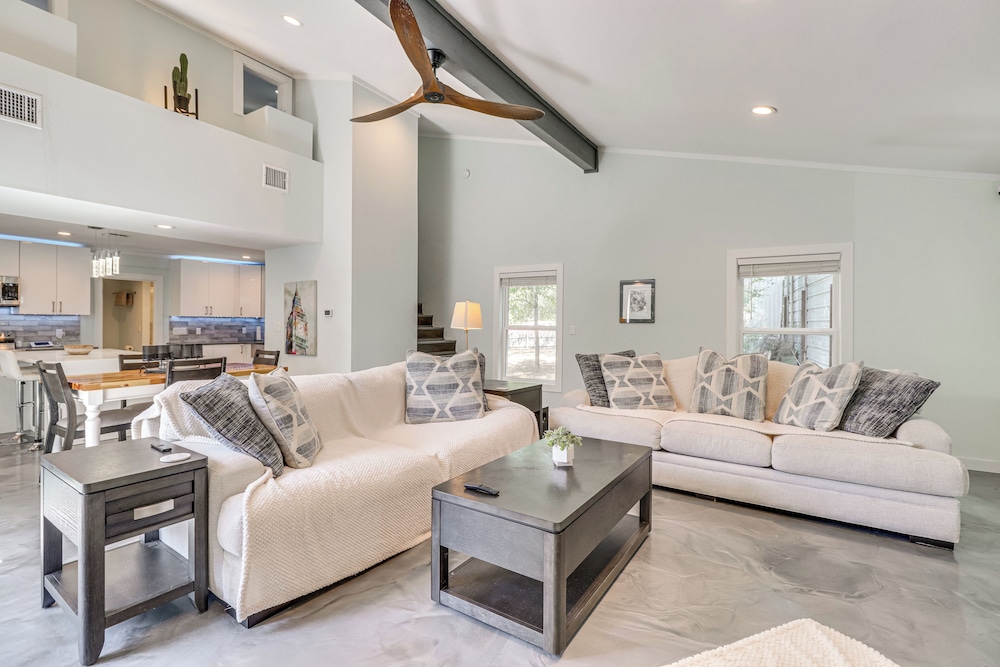 2 Mi to Lake Bastrop! Modern Lost Pines Retreat