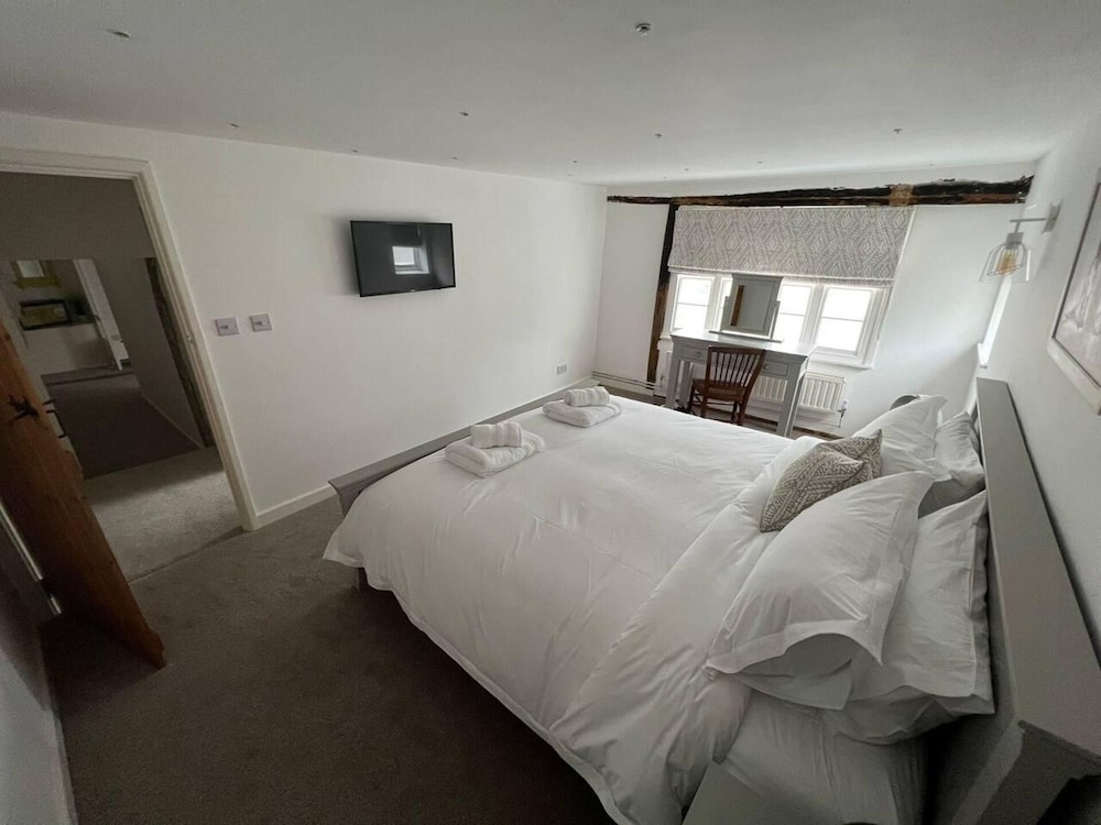 2 Bed Grade 2 - Dates Back to 1500's view 2