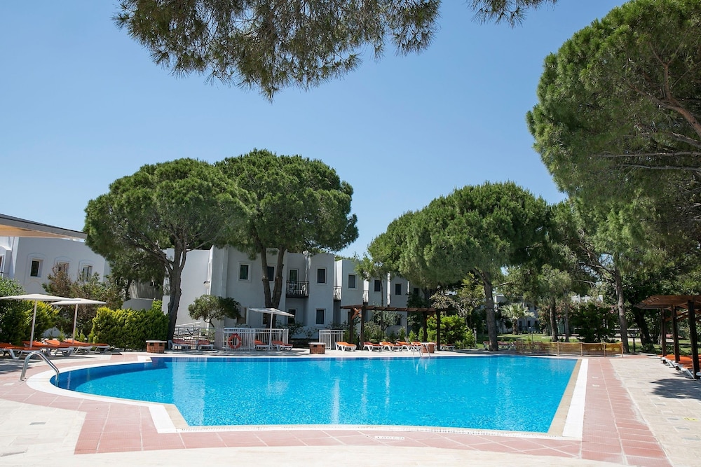 Bodrum Sea Side Beach Club Otel - Image 8