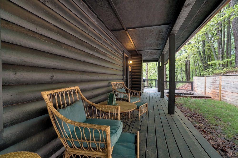 5 Mi to Helen: Hideaway w/ Deck & Grill!