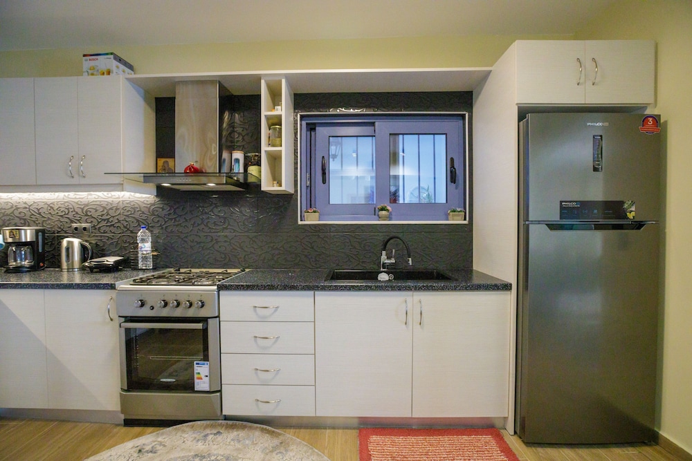 Maritinas Stone House & Apartment On The Beach