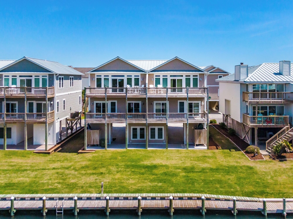 Queens Grant by Topsail Realty