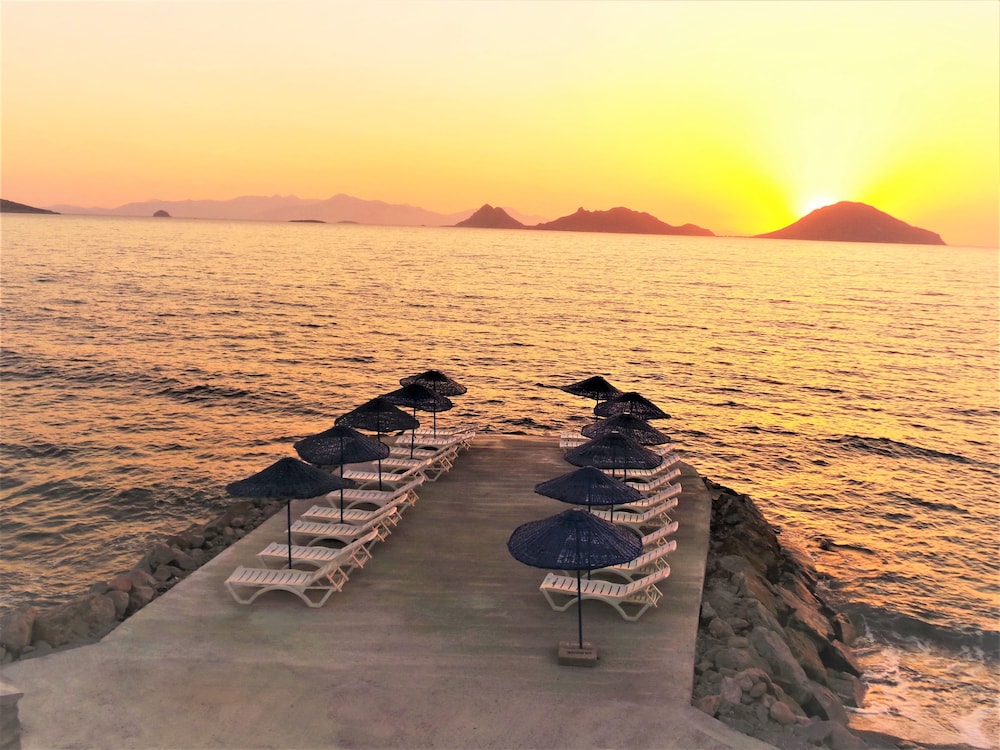 Sunset Mavi
