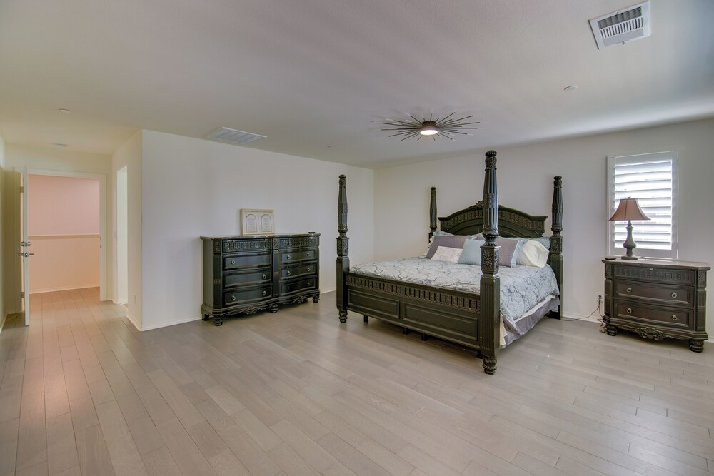 Luxurious & Spacious Family Duplex in Menifee!