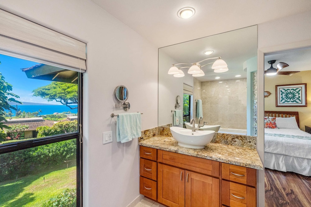 Ocean View Kaanapali Condo w 2 Lanais Loft AC Pool Walk to Beach