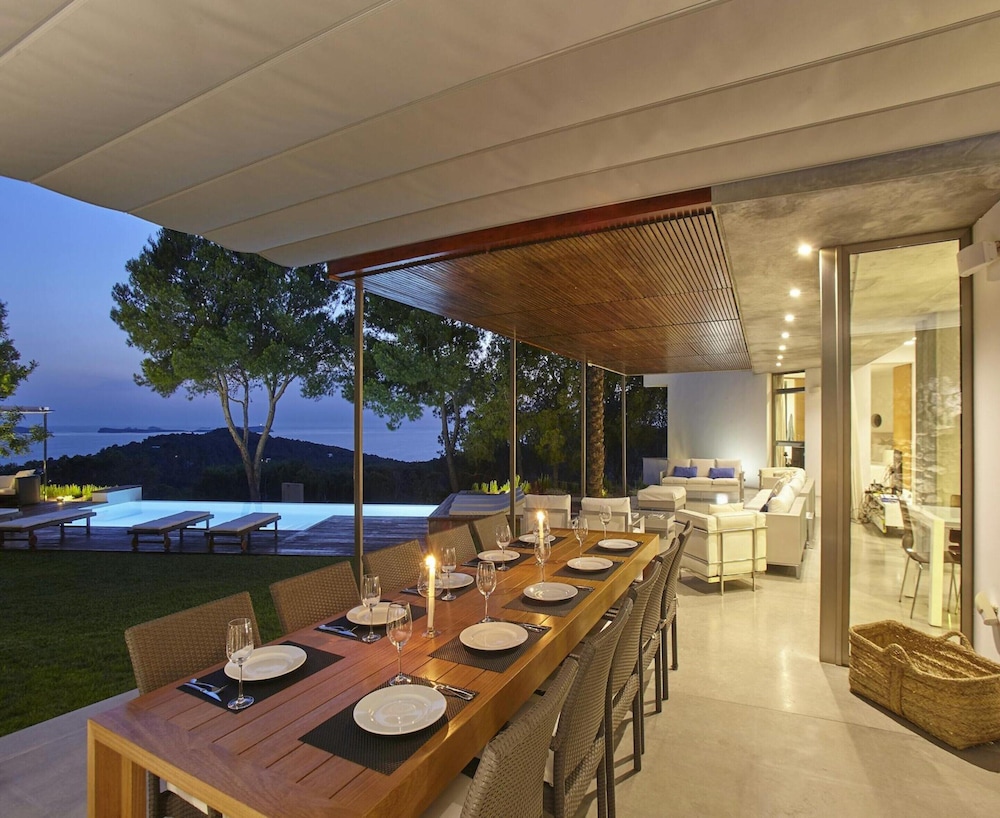 Luxury Villa With sea and Sunsets Views