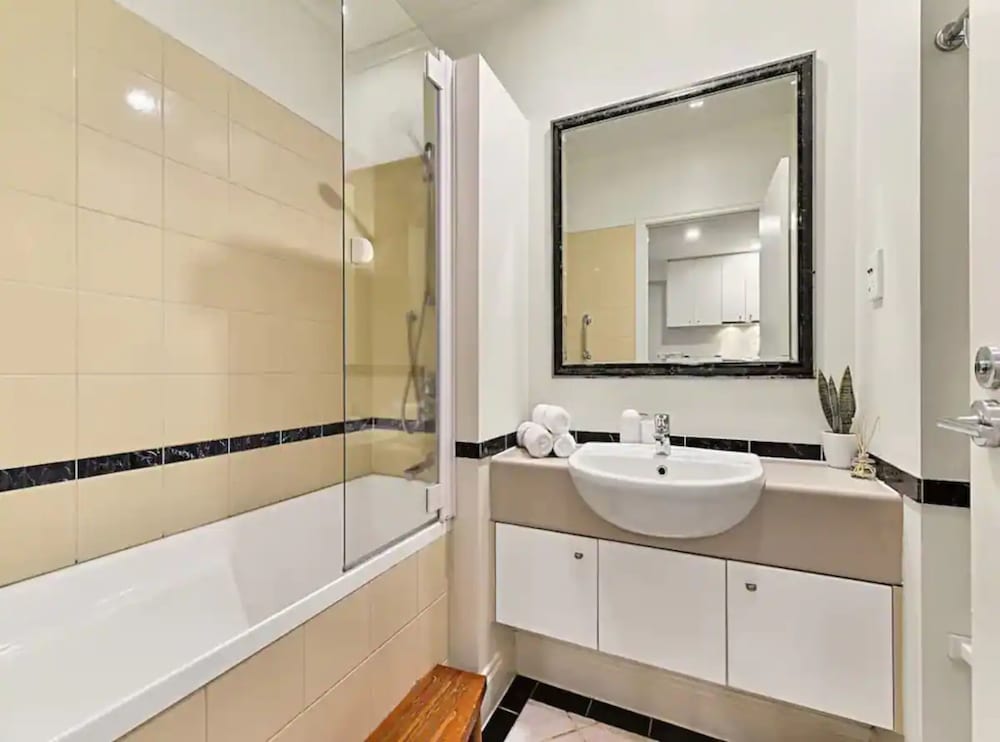 Spacious Apartment In Central Auckland photo 3