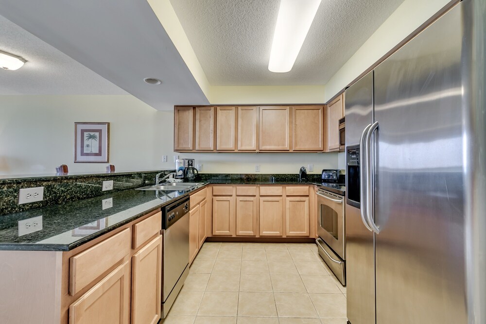 Malibu Pointe by Condo-World