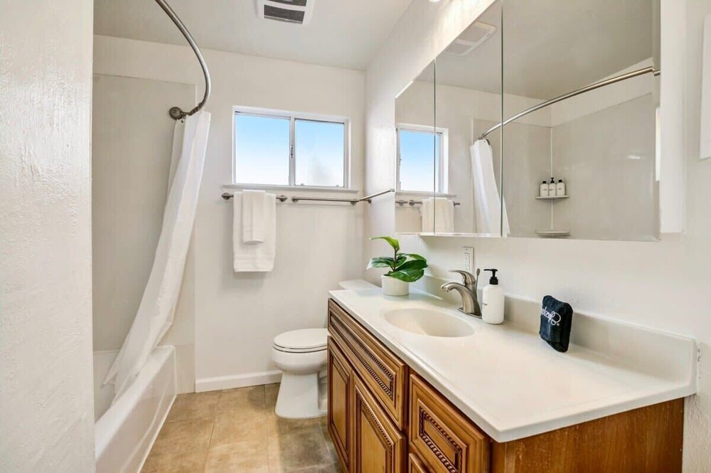 @ Marbella Lane - Stylish Cozy4br in Siliconvalley