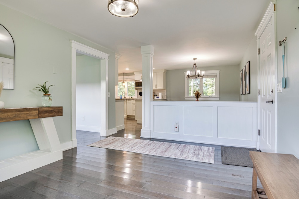 Golf, Hike & Explore: Family Home in Pembroke!