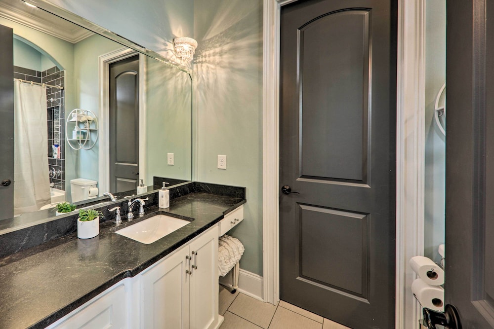 Huge Lebanon Estate w/ Resort-style Amenities view 3